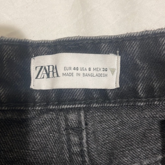 SIZE 8 BLACK DENIM ZARA SHORTS - Picture 2 of 2